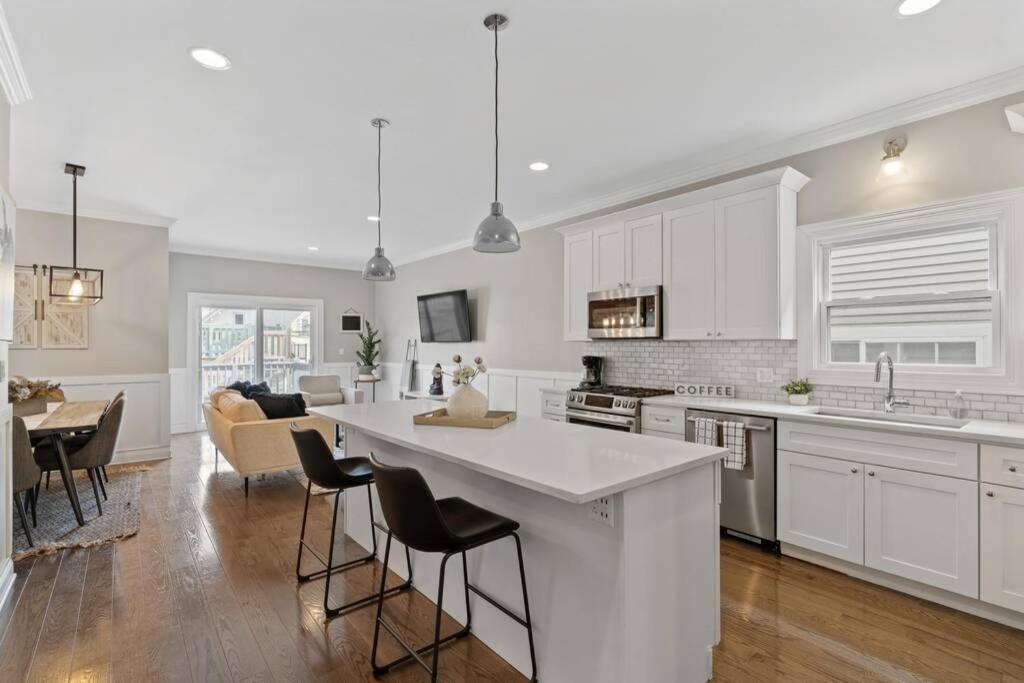 Luxe 6br House Trendy Logan Square Garage Access Chicago