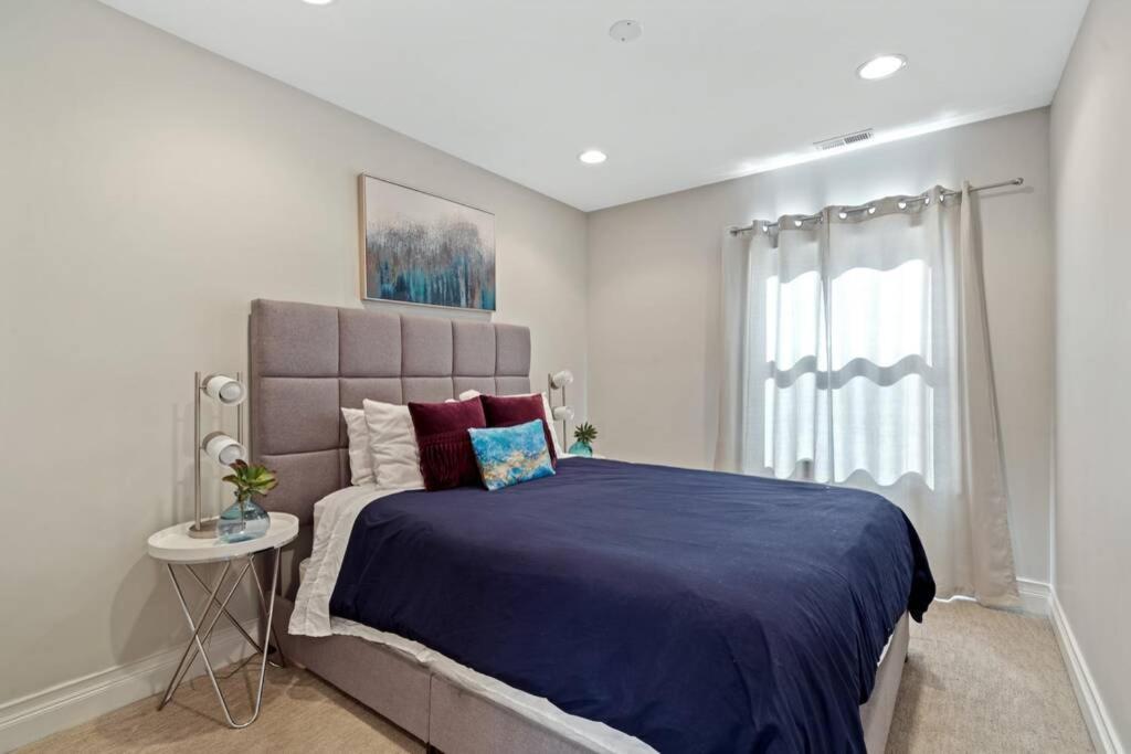 Holiday home Luxe 6br House Trendy Logan Square Garage Access