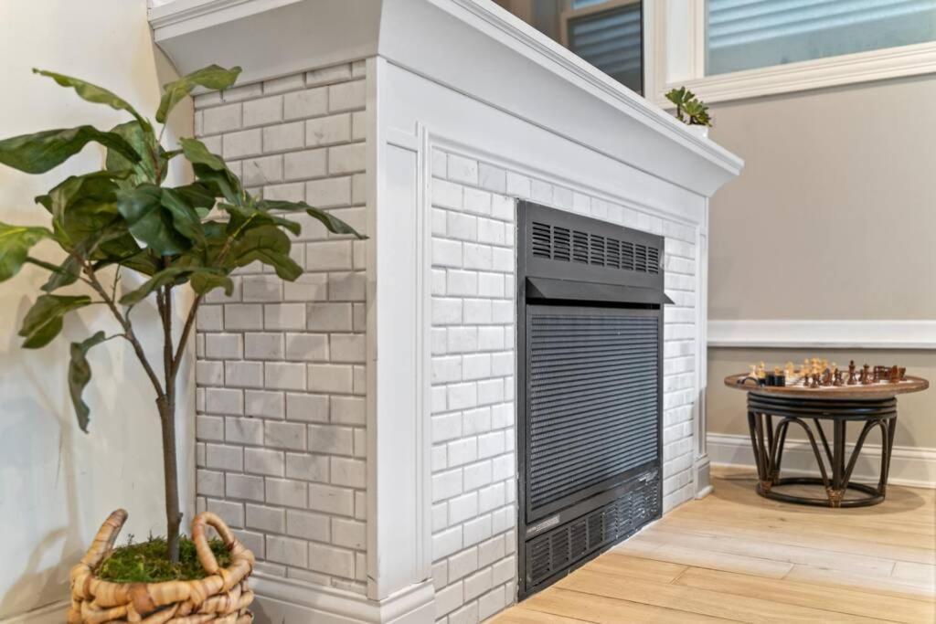 Luxe 6br House Trendy Logan Square Garage Access Holiday home
