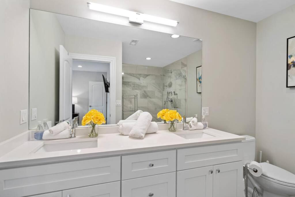 Luxe 6br House Trendy Logan Square Garage Access Holiday home
