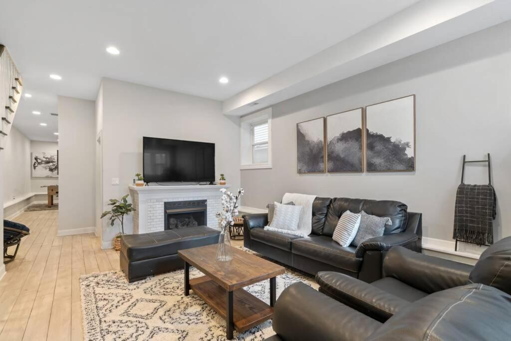 Holiday home Luxe 6br House Trendy Logan Square Garage Access