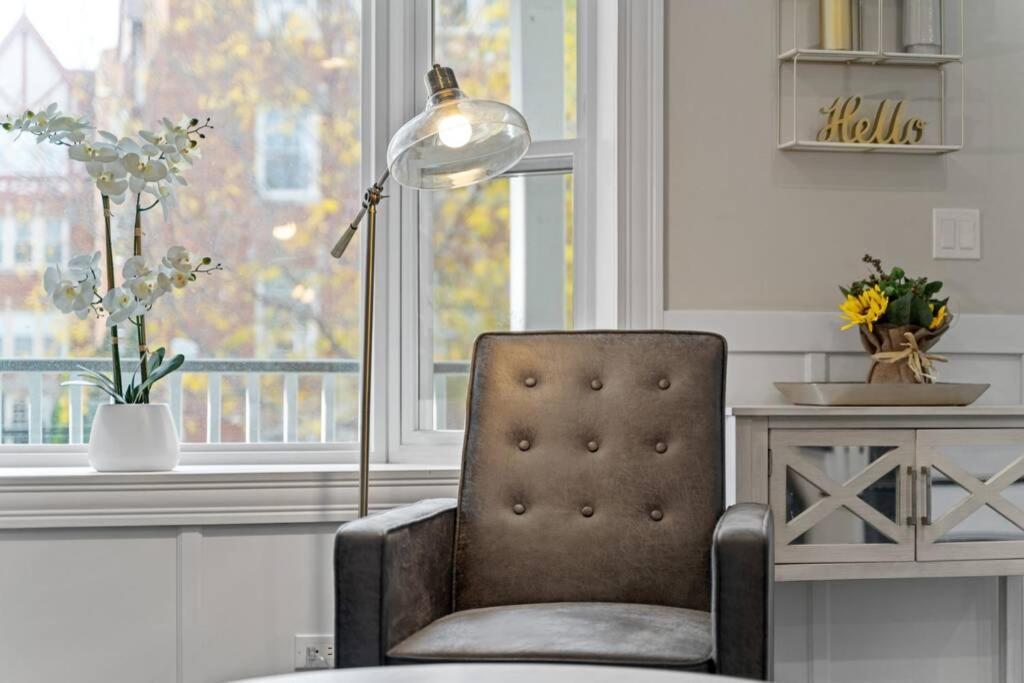 Holiday home Luxe 6br House Trendy Logan Square Garage Access Chicago