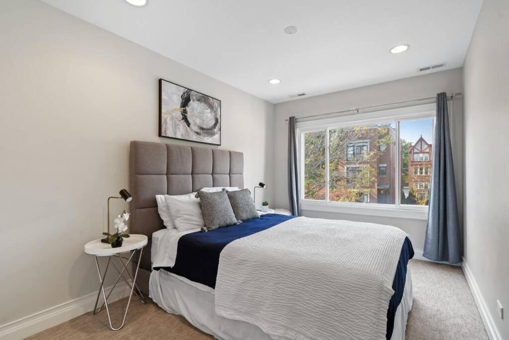 Holiday home Luxe 6br House Trendy Logan Square Garage Access