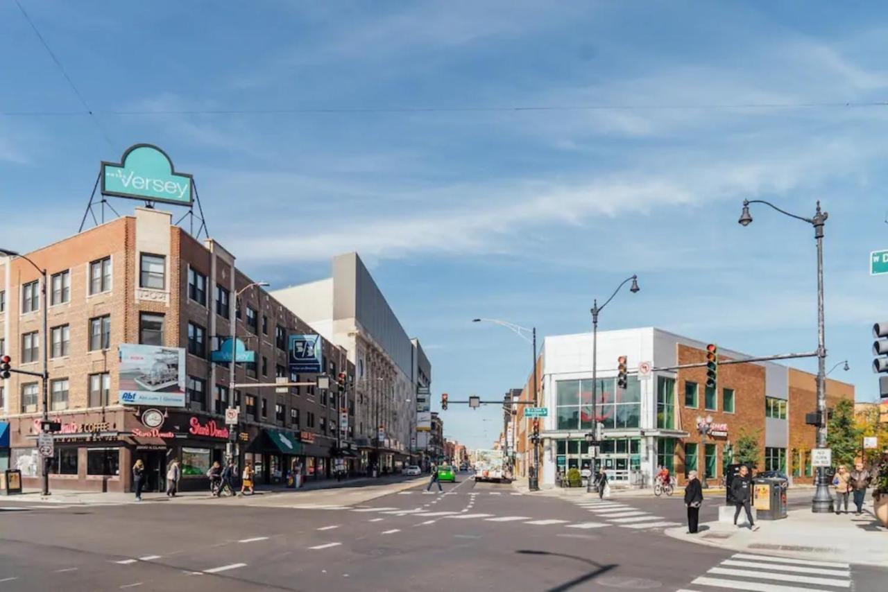 Fully Furnished Studio With Wifi Amazing Deal! - Oakdale 413 - Moved Inventory Chicago