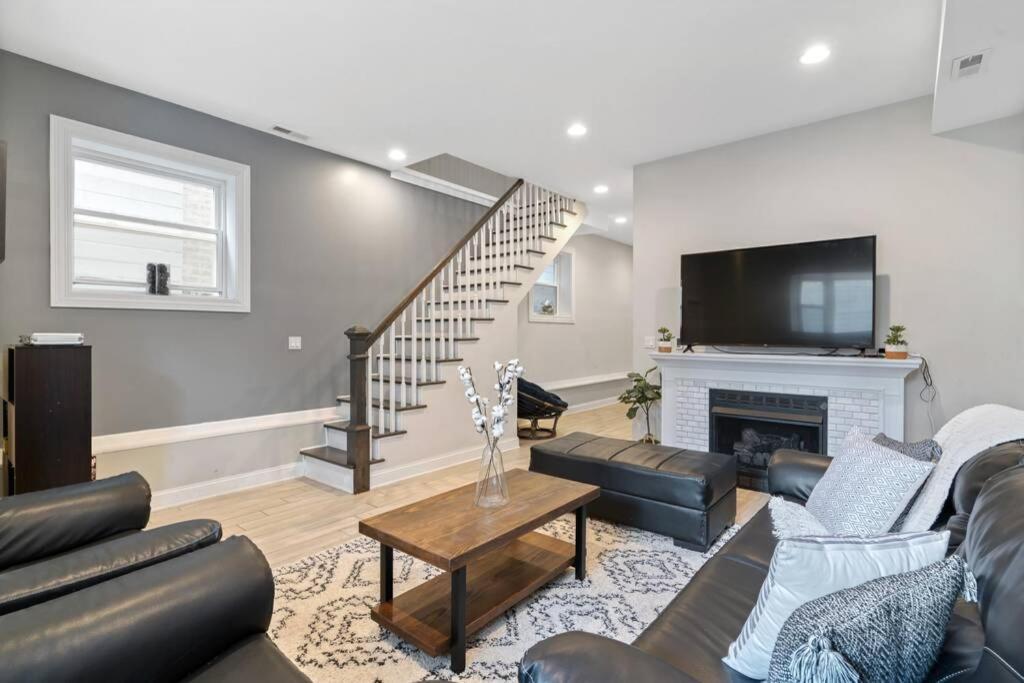 Luxe 6br House Trendy Logan Square Garage Access *