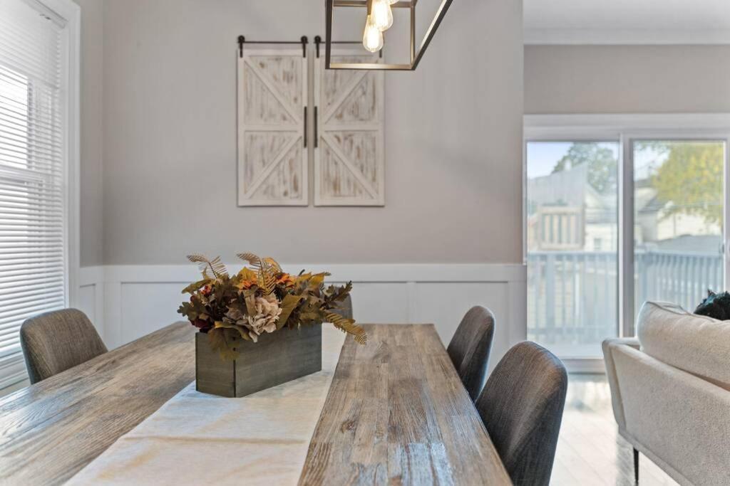 Luxe 6br House Trendy Logan Square Garage Access Holiday home *