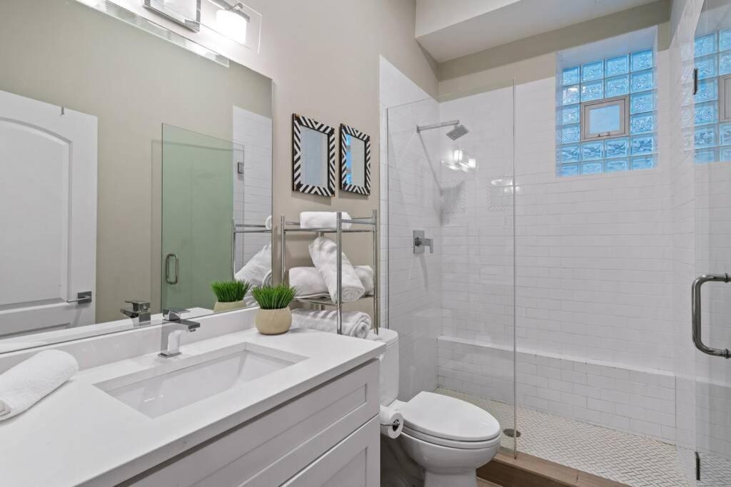 Luxe 6br House Trendy Logan Square Garage Access *