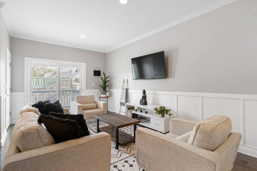 Luxe 6br House Trendy Logan Square Garage Access Holiday home *