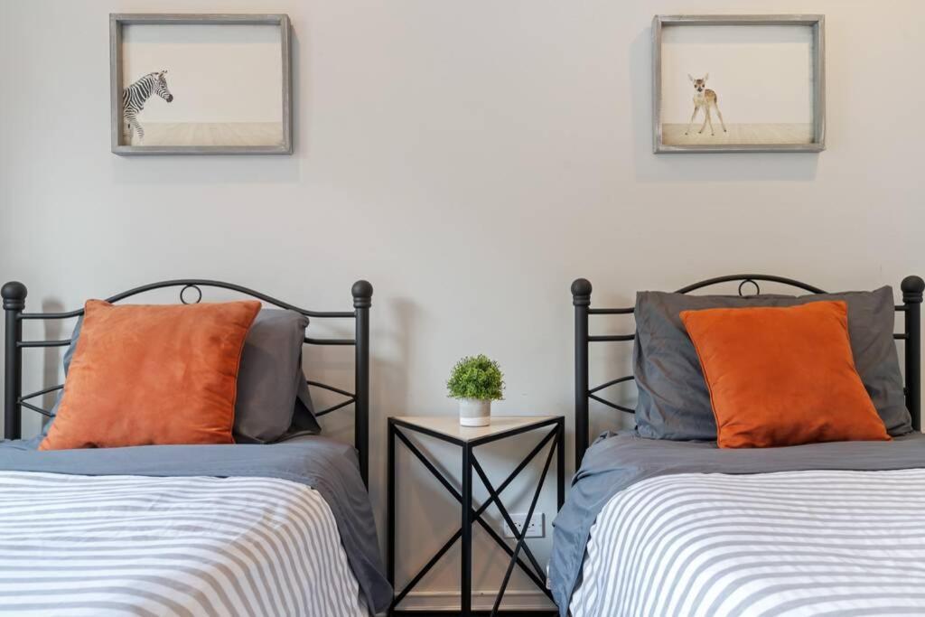 Luxe 6br House Trendy Logan Square Garage Access Holiday home