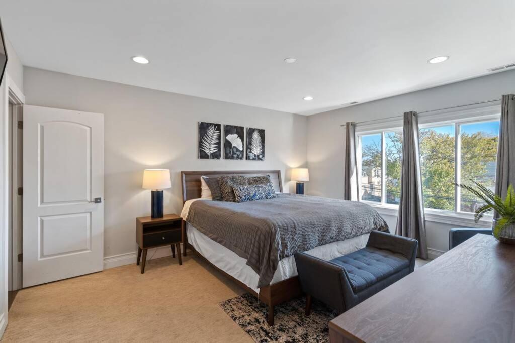 Luxe 6br House Trendy Logan Square Garage Access Holiday home *