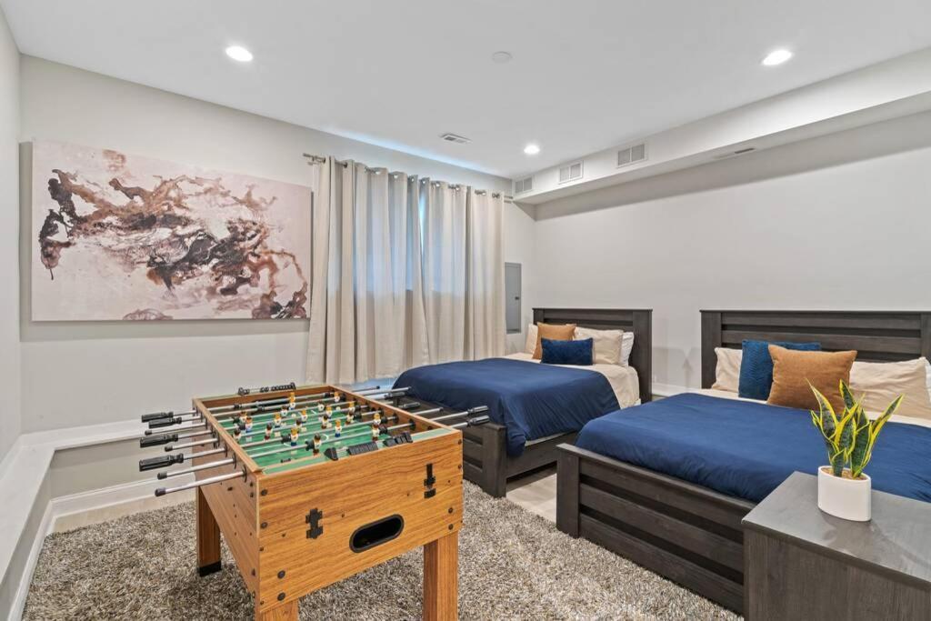 Holiday home Luxe 6br House Trendy Logan Square Garage Access *