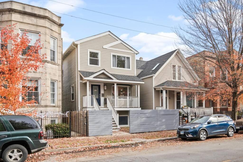 Holiday home Luxe 6br House Trendy Logan Square Garage Access *