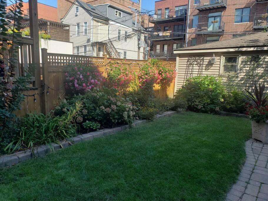 Stylish 2-bedroom Flat In Lincoln Park Apartment