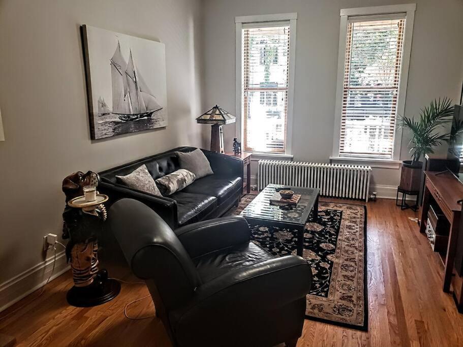 Stylish 2-bedroom Flat In Lincoln Park Apartment