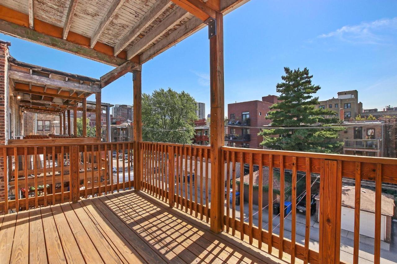 Stylish And Expansive 2br With Balcony - Buckingham 3 Apartment Chicago