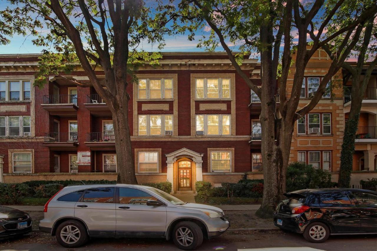 Stylish And Expansive 2br With Balcony - Buckingham 3 Apartment Chicago