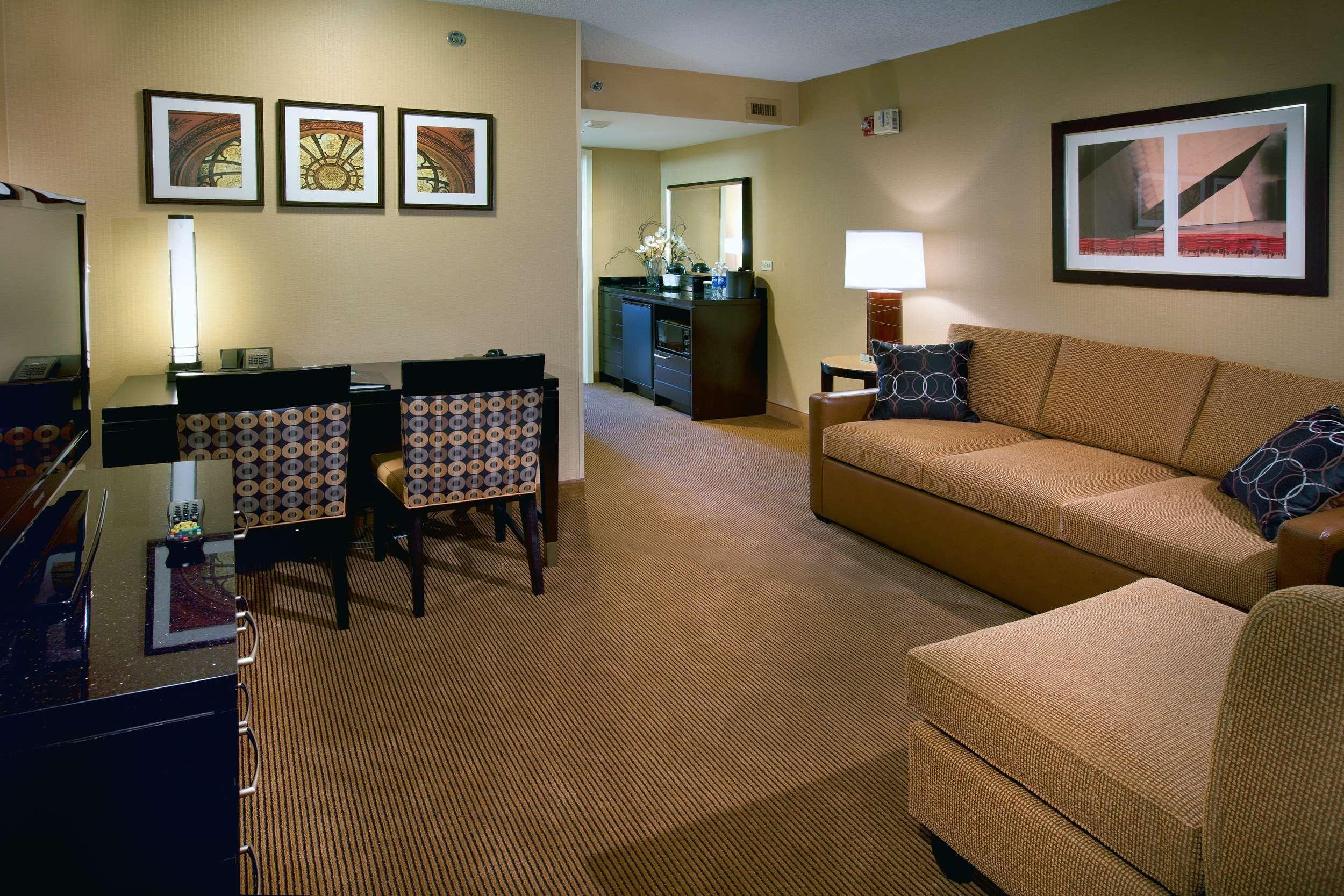Embassy - Downtown River North Hotel 3*