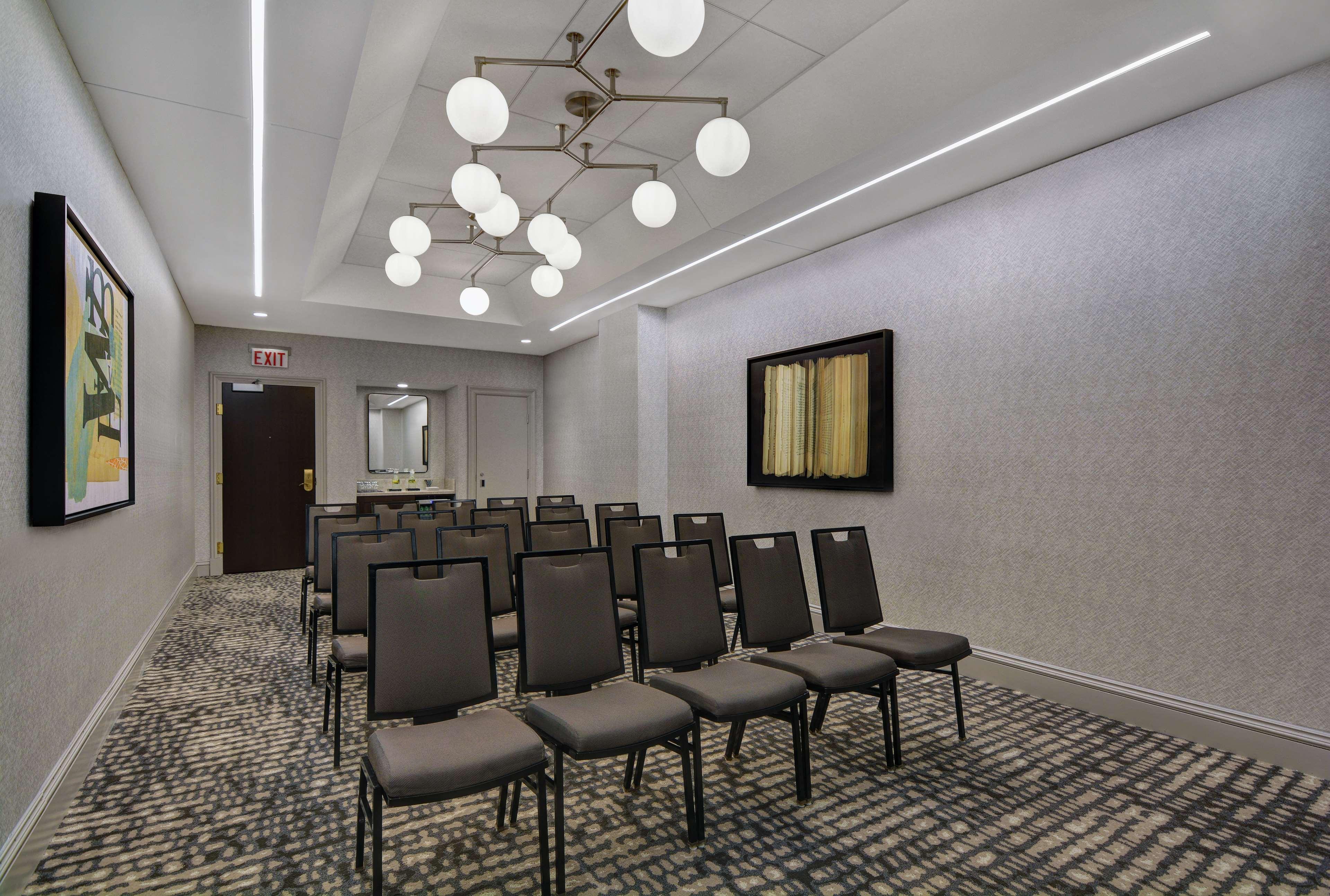 Embassy - Downtown River North 3*
