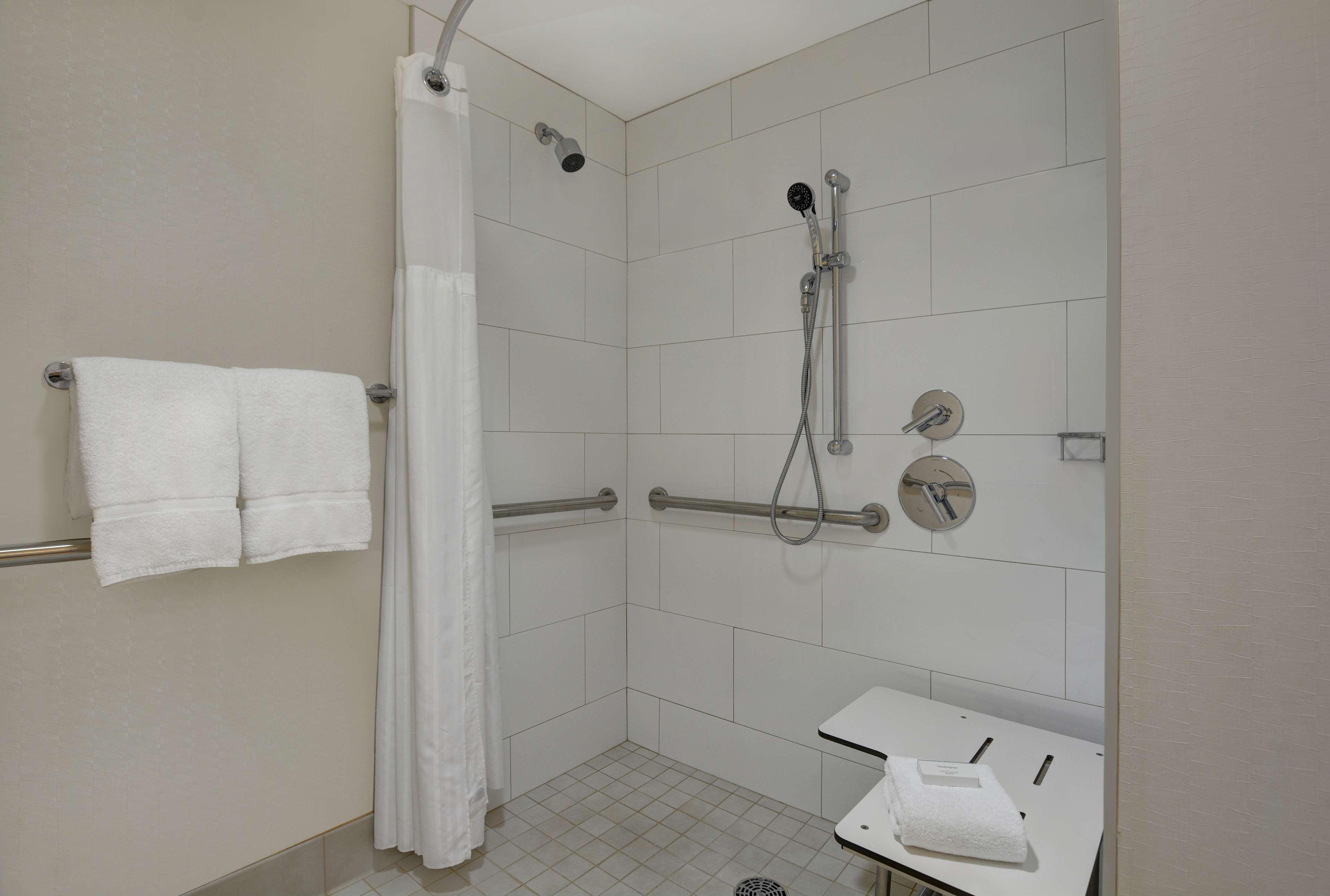 Hilton Garden Downtown/magnificent Mile Hotel 3*