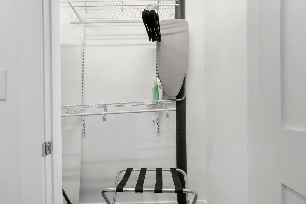 Cozy Studio Apt With In-unit Laundry And Wi-fi! - Montrose 111 Apartment Chicago