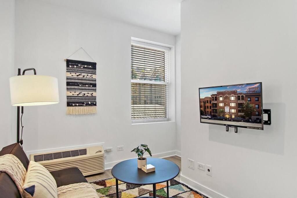 Apartment Cozy Studio Apt With In-unit Laundry And Wi-fi! - Montrose 111 Chicago