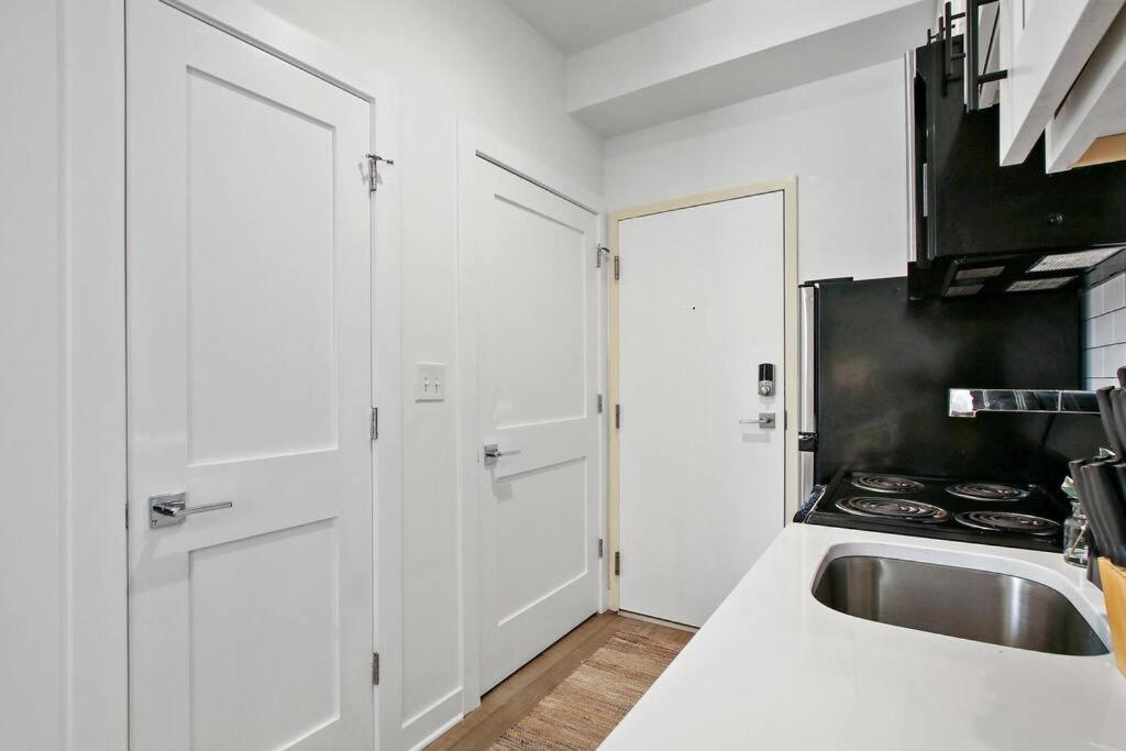 Cozy Studio Apt With In-unit Laundry And Wi-fi! - Montrose 111 Apartment