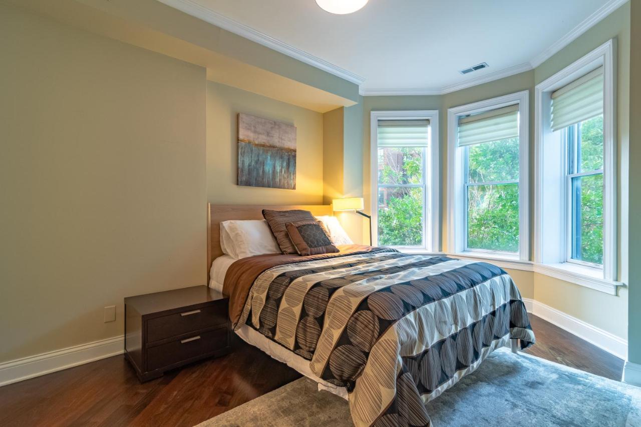 Luxurious Gold Coast With Parking For Up To 12 Guests Villa