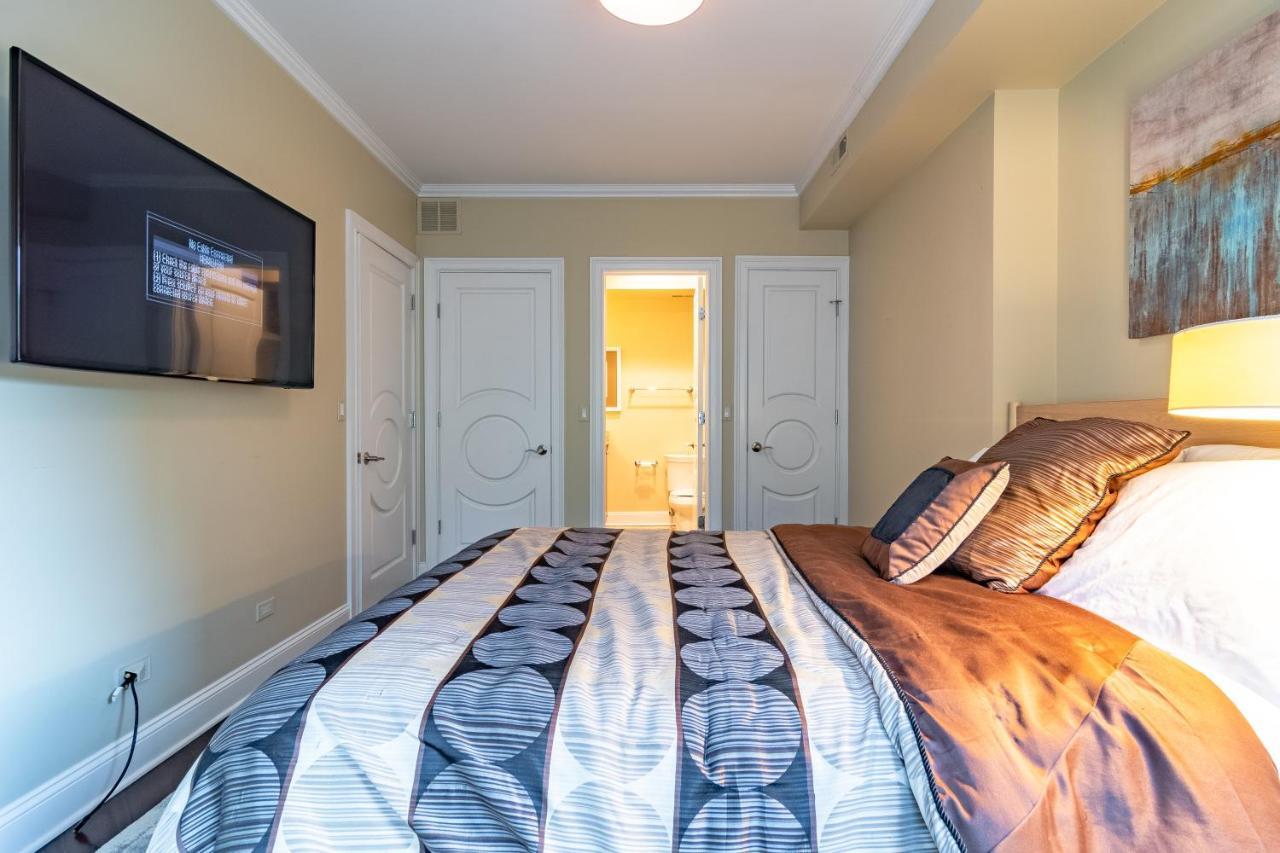 Villa Luxurious Gold Coast With Parking For Up To 12 Guests Chicago
