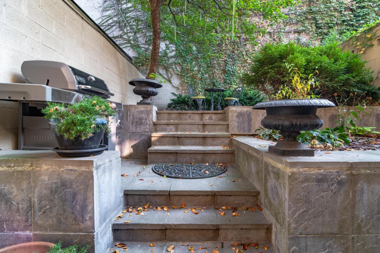Villa Luxurious Gold Coast With Parking For Up To 12 Guests Chicago