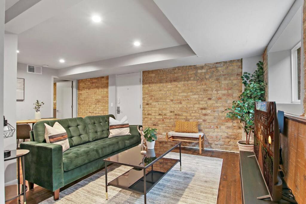 Stylish & Blissful 2br In - Barry 837-gb Apartment Chicago