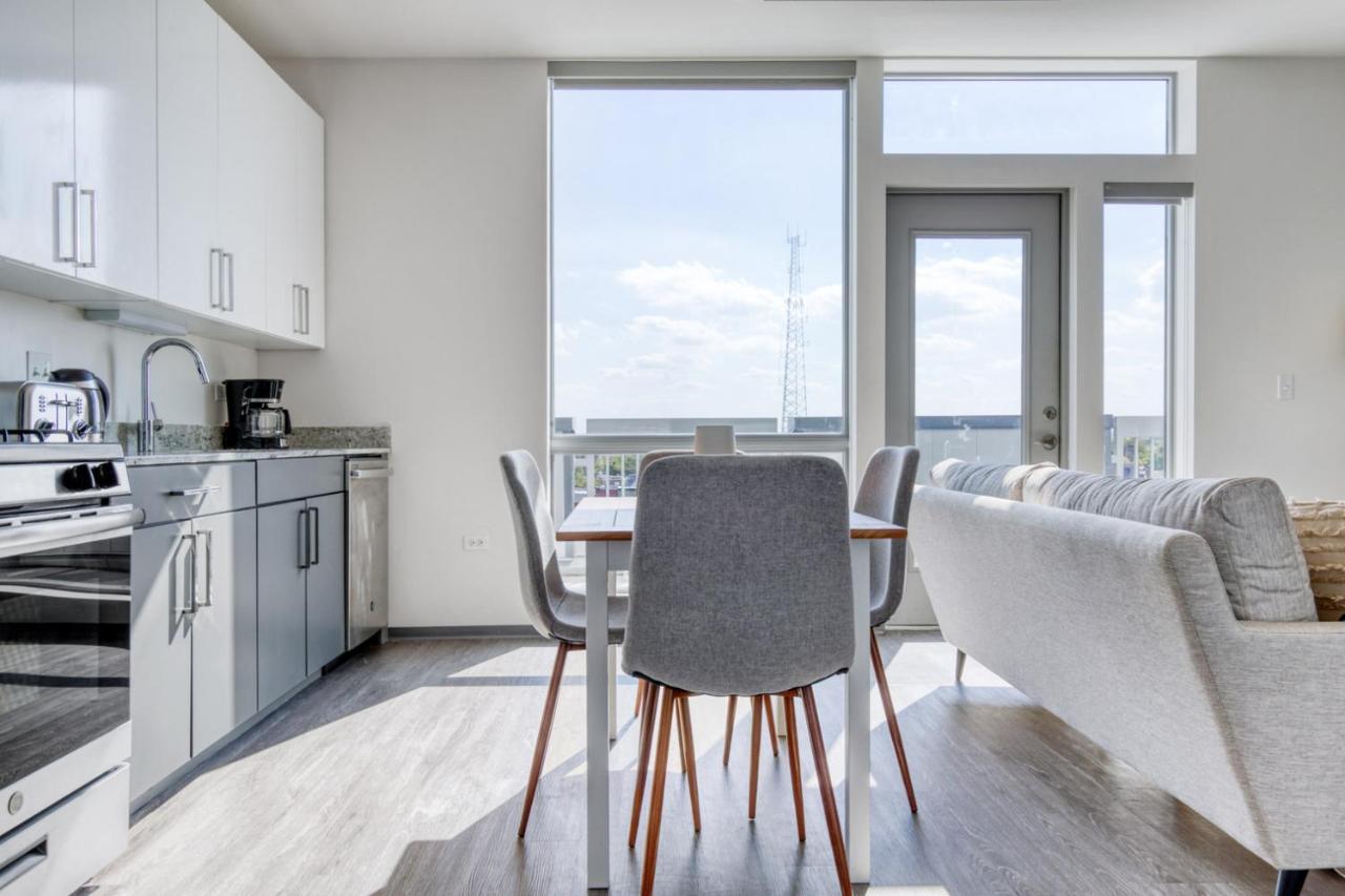 Logan Sq 2br W Roof Gym 1 Block To L Chi-480 Apartment