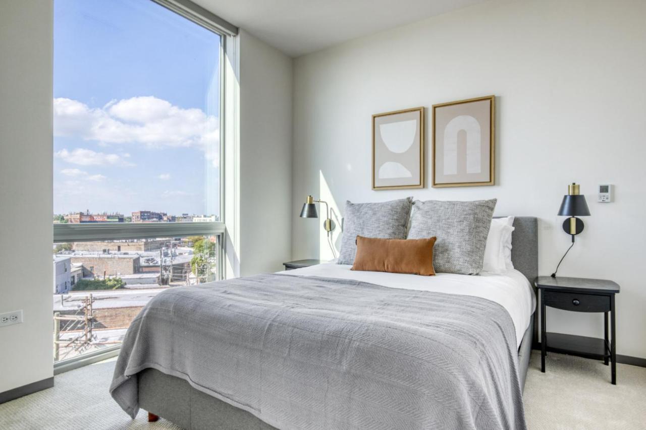 Logan Sq 2br W Roof Gym 1 Block To L Chi-480 Apartment