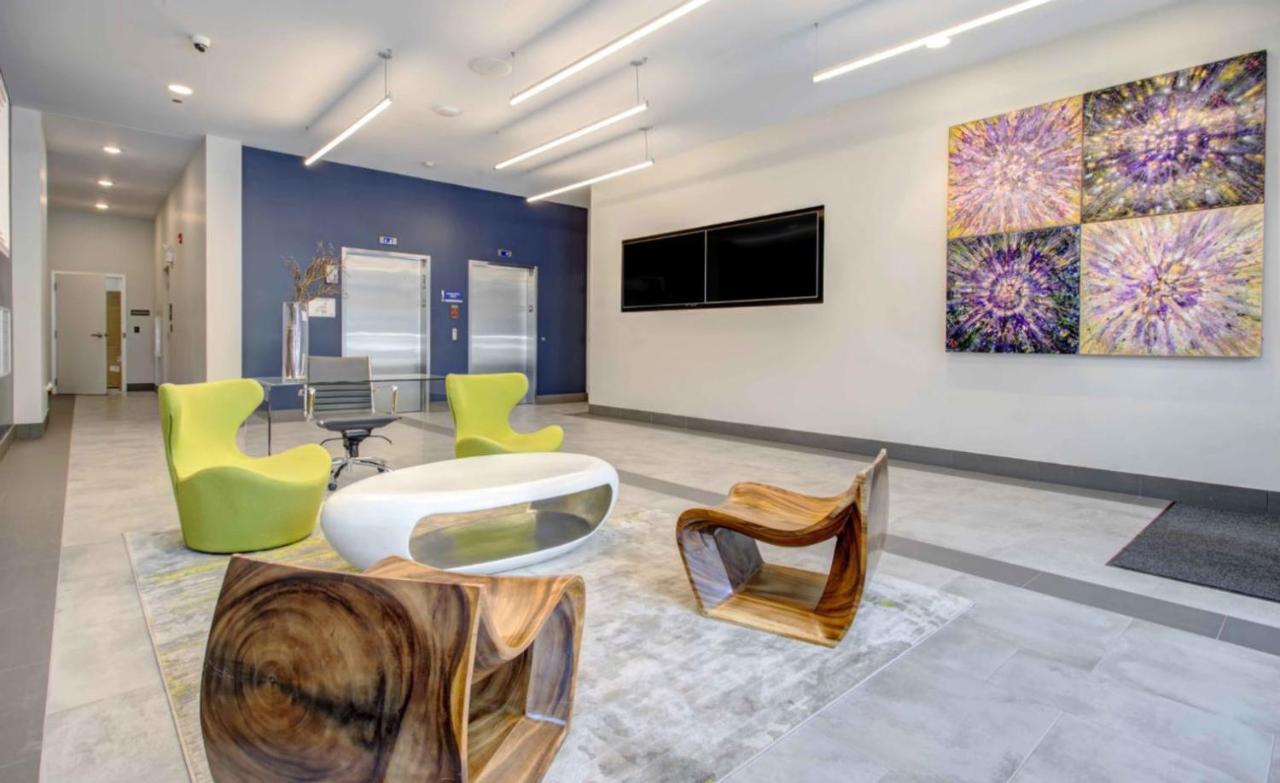 Logan Sq 2br W Roof Gym 1 Block To L Chi-480 *