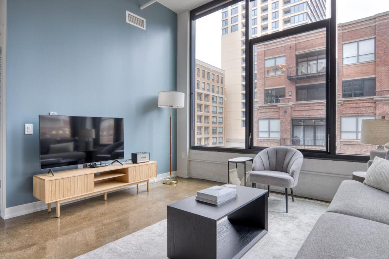 River North 1br W Gym Lounge Roof Nr Riverwalk Chi-894 Apartment
