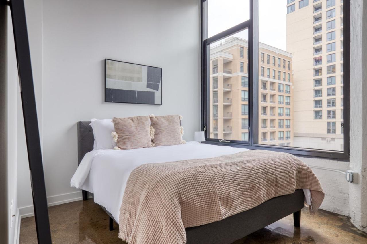 River North 1br W Gym Lounge Roof Nr Riverwalk Chi-894