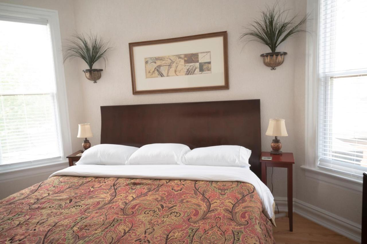City Sleeps 10-20 Free Tv & Parking *