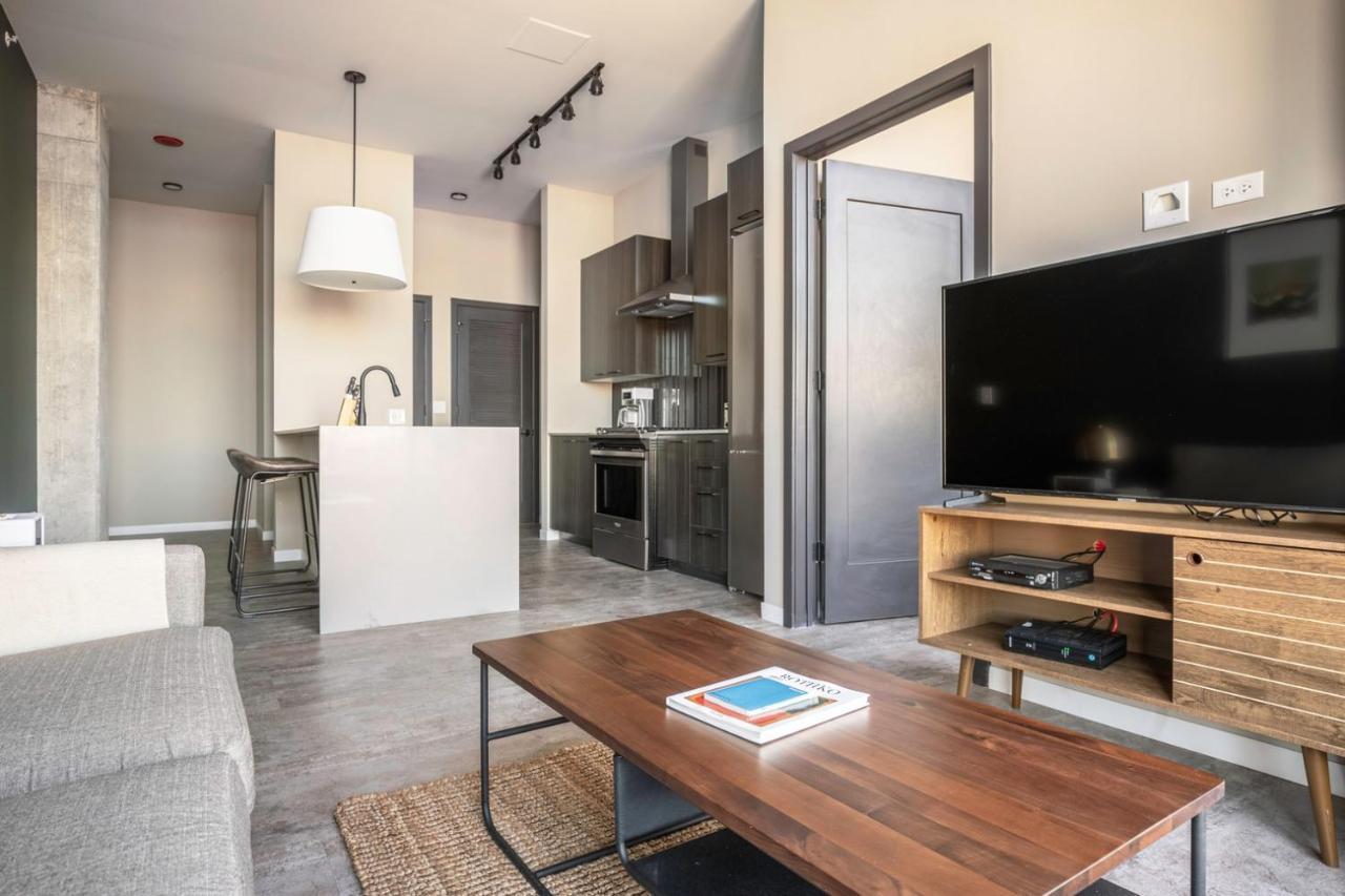 W Loop 1br W Pool Gym Nr Restaurant Row Chi-274 Chicago