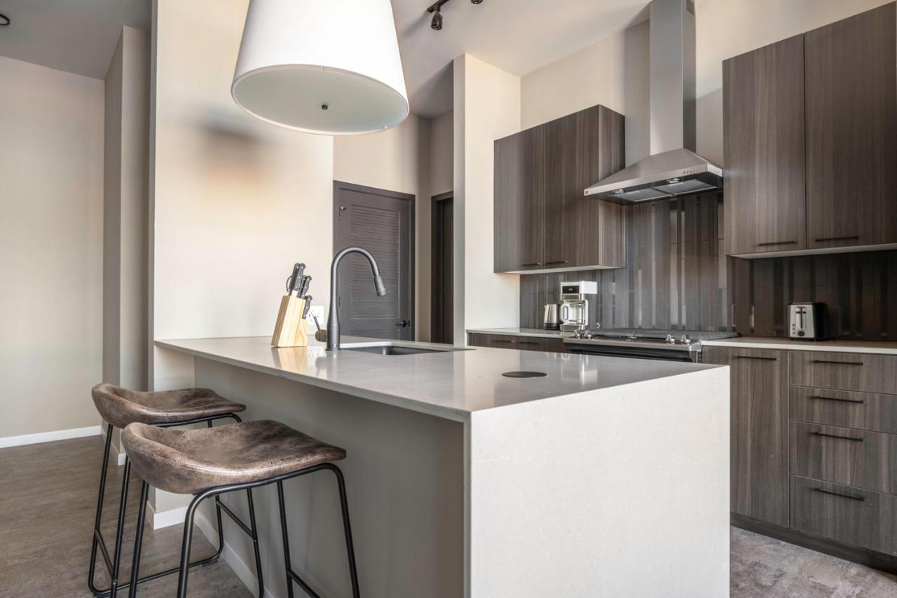 W Loop 1br W Pool Gym Nr Restaurant Row Chi-274