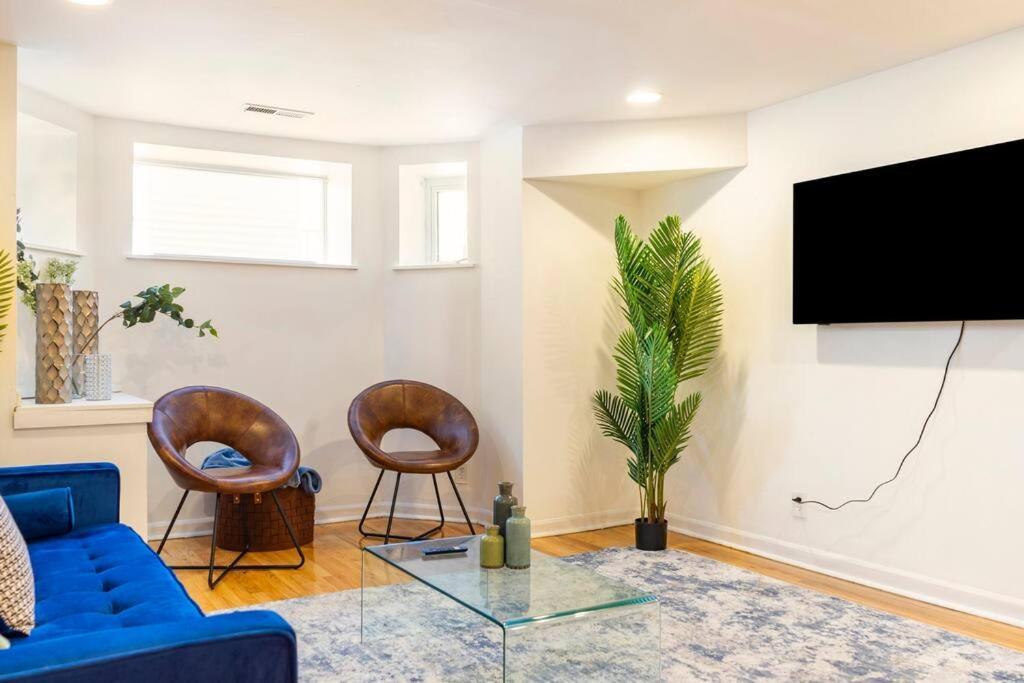 Cozy 2br/2ba Near Downtown-chi