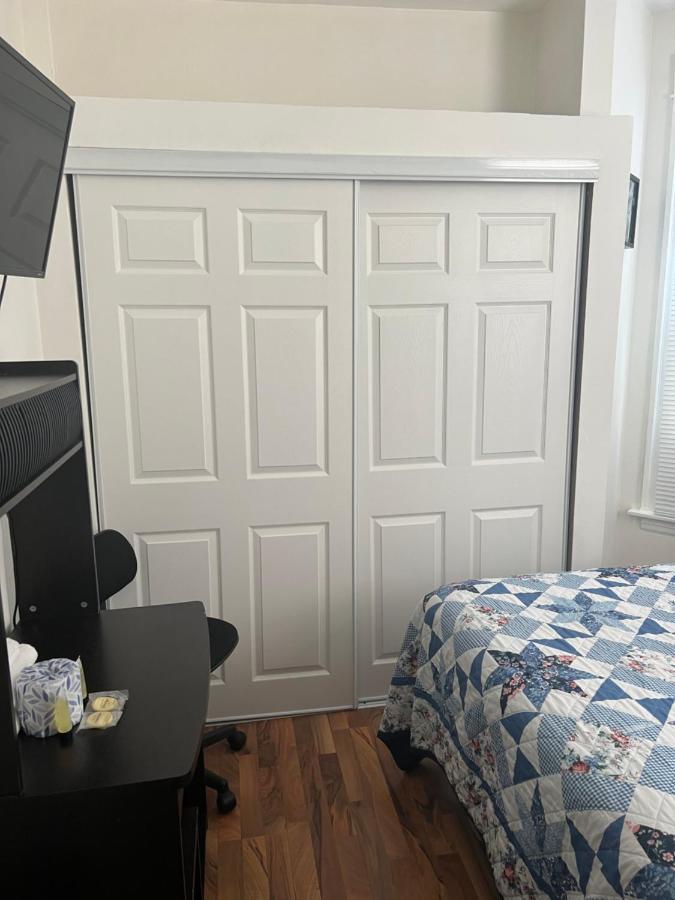 Guest house Hollywood Llc *