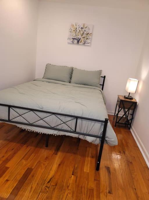Cozy 2br/2ba Near Downtown-chi Apartment