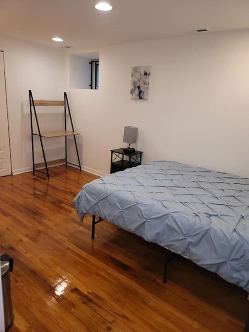 Cozy 2br/2ba Near Downtown-chi Apartment Chicago