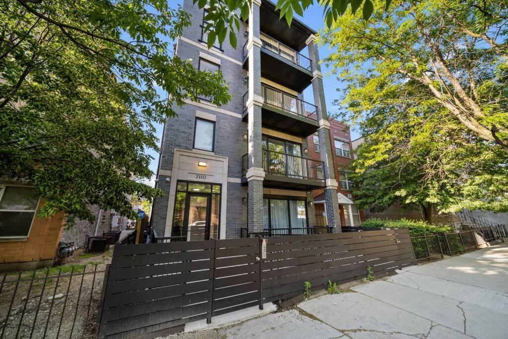 Stunning 2br/2ba W/ Balcony By United Center *
