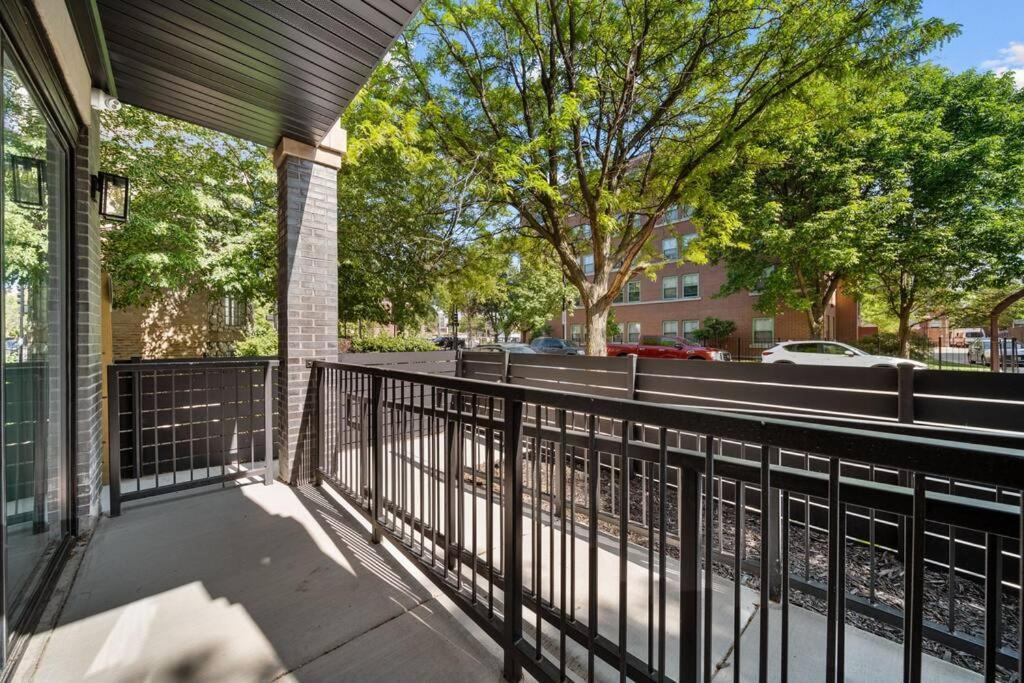 Stunning 2br/2ba W/ Balcony By United Center