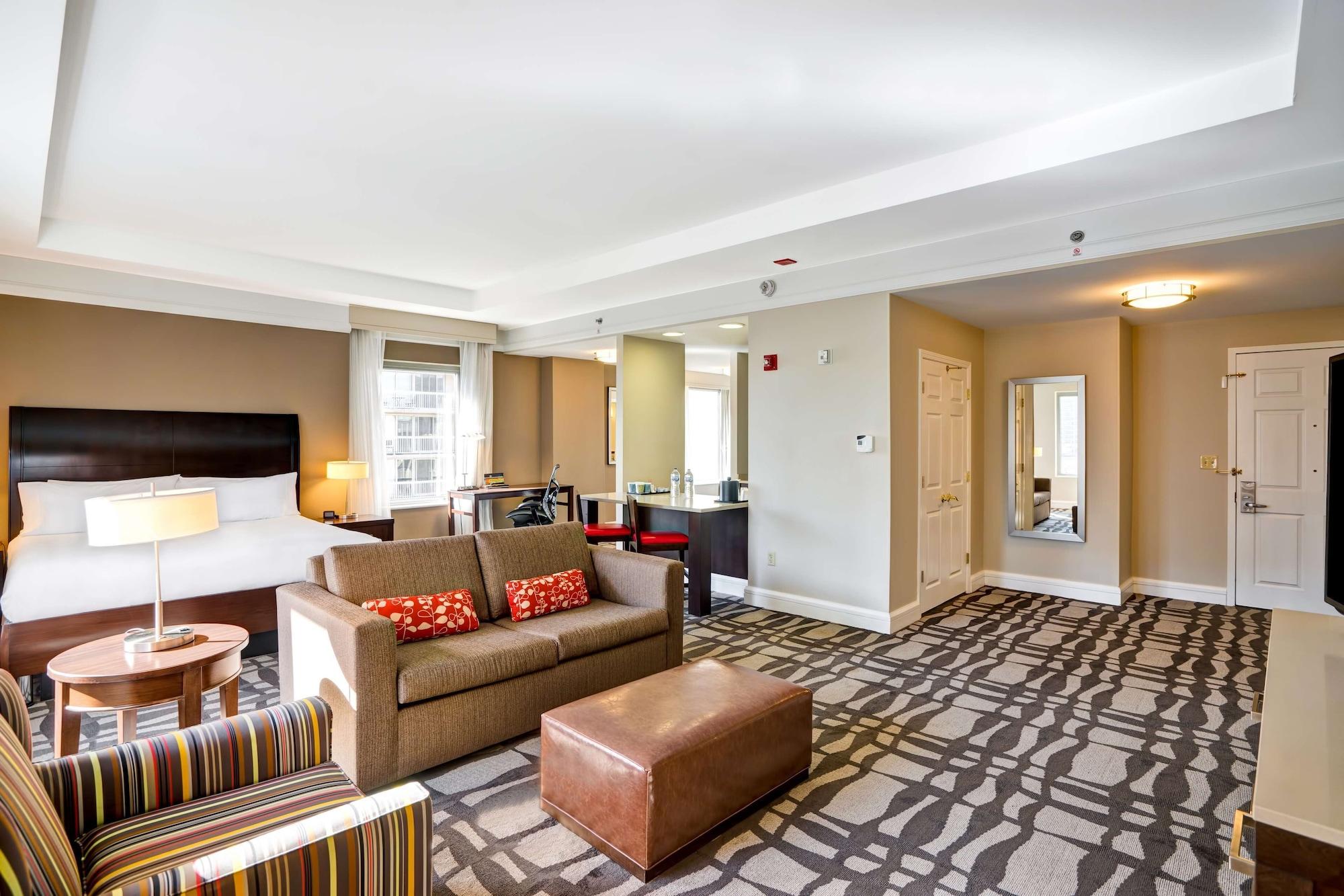Hilton Garden Downtown/magnificent Mile 3*