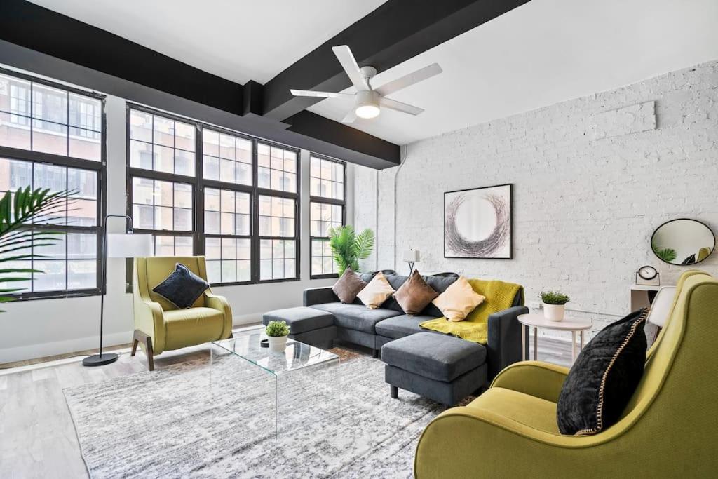 Prime & Convenient 2br Apt In River North - Hubbard 2 *
