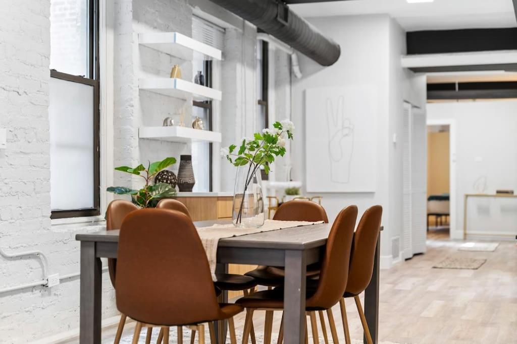 Prime & Convenient 2br Apt In River North - Hubbard 2 * Chicago