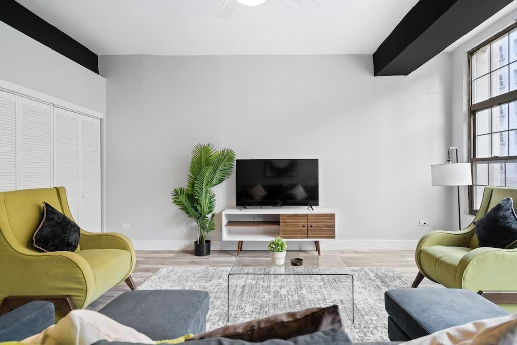Prime & Convenient 2br Apt In River North - Hubbard 2
