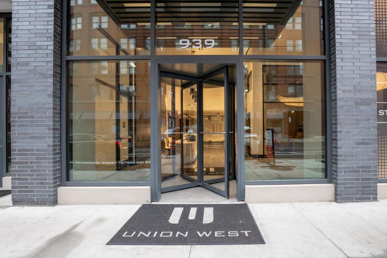 W Loop W Pool Gym Nr Restaurant Row Chi-283 Chicago