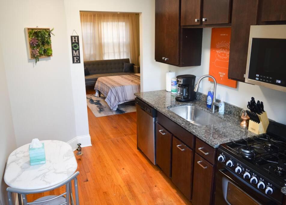 Prime Location W/ Historic Charm Near Shops &parks Apartment *